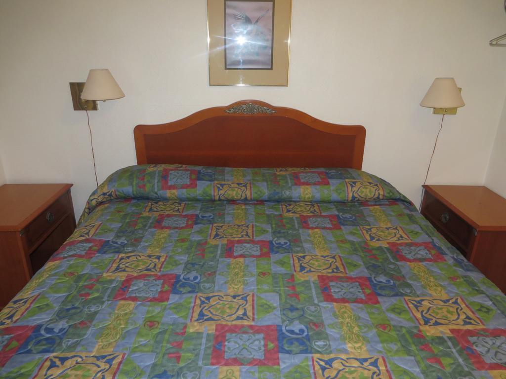 Best Budget Inn Carthage Room photo