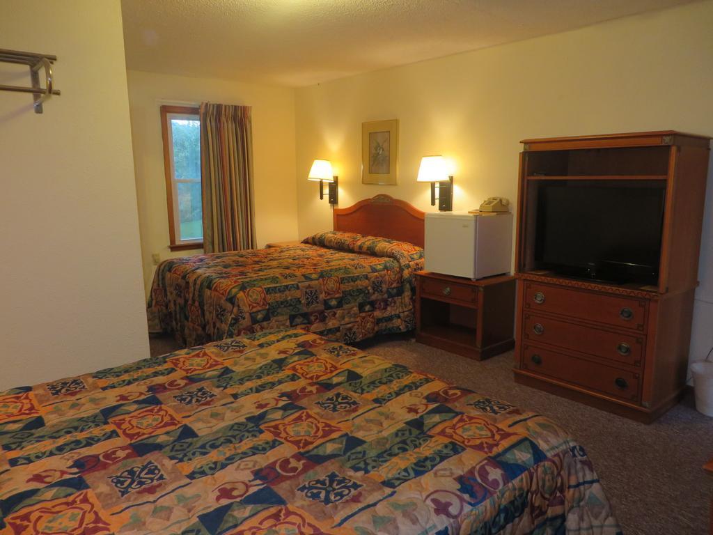 Best Budget Inn Carthage Room photo
